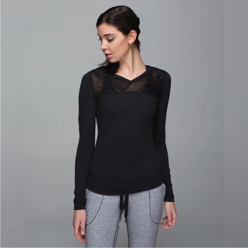 Lululemon Just Breathe Long Sleeve Mesh Top Workout Athletic Black Size 4.